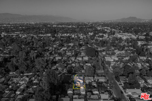 5711 Colbath Avenue, Valley Glen CA: https://media.crmls.org/mediaz/91a59763-d415-426d-a785-e03f259b4a54.jpg