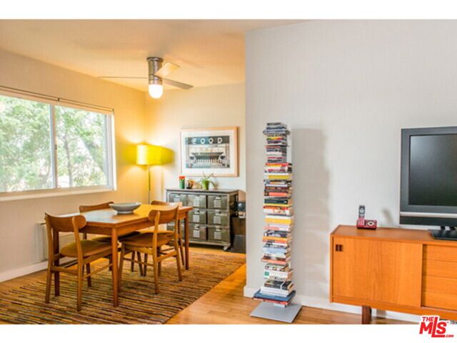 525 N Sycamore Avenue, Los Angeles CA: https://media.crmls.org/mediaz/91a5aeec-6196-4f76-8268-8b81412f4c12.jpg