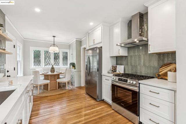 725 Carlston Ave, Oakland CA: https://media.crmls.org/mediaz/91a5d206-9ad3-42f2-a3d5-ac9165d99a67.jpg