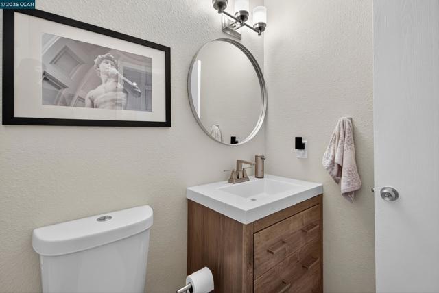 2173 Madrone Dr, Fairfield CA: https://media.crmls.org/mediaz/91a636f8-5f4b-44dd-88b4-7220e9805eec.jpg