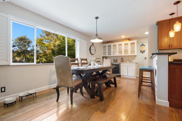 166 Ramona Rd, Danville CA: https://media.crmls.org/mediaz/91a66829-cf23-4b48-a7e4-f346f3a7e114.jpg