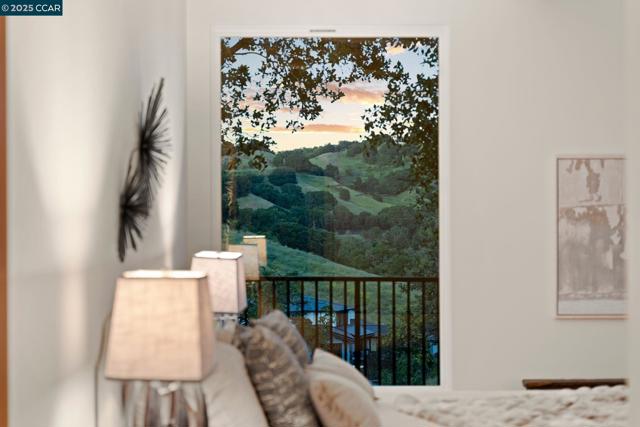 233 Melody Ln, Orinda CA: https://media.crmls.org/mediaz/91a6b951-9b34-4181-9887-91407e18172c.jpg