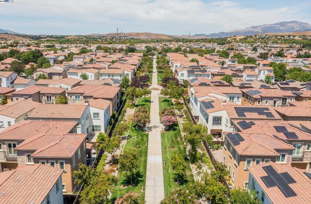 3422 Cinnamon Ridge Rd, San Ramon CA: https://media.crmls.org/mediaz/91a6da93-9b18-402c-8a9c-25ceb44b188f.jpg