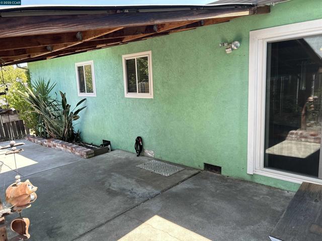 826 Veale, Martinez CA: https://media.crmls.org/mediaz/91a6e052-10d7-4ea8-b266-0b8fa5421743.jpg