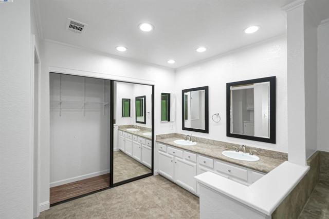 311 Andros Dr, San Ramon CA: https://media.crmls.org/mediaz/91a6faa1-8864-46d7-923f-ea9c34e19202.jpg