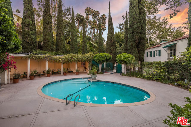1811 Courtney Avenue, Los Angeles CA: https://media.crmls.org/mediaz/91a741eb-20ec-4c43-84ed-f422e9b51bbd.jpg