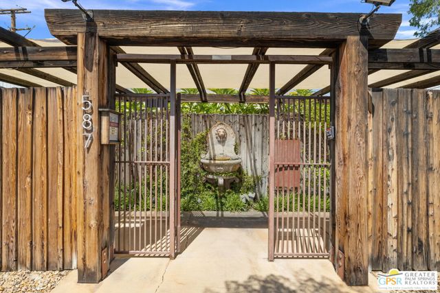 587 S Calle Ajo, Palm Springs CA: https://media.crmls.org/mediaz/91a84026-4e8c-4680-9b77-49089d6f7fa5.jpg