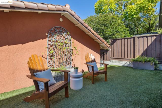 612 Longridge Rd, Oakland CA: https://media.crmls.org/mediaz/91a895c6-d3ea-4231-9275-66e38a87f7cb.jpg