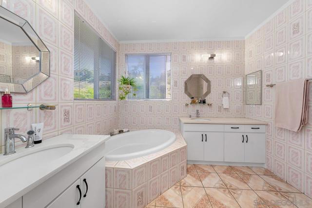 1175 SANTA OLIVIA RD, Chula Vista CA: https://media.crmls.org/mediaz/91a92101-fefa-416e-aafd-10106d5dcf7b.jpg