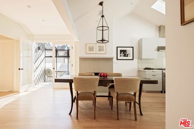 825 Coeur D Alene Avenue, Venice CA: https://media.crmls.org/mediaz/91a9a75e-d55b-49fc-a8a8-b8271c0c736f.jpg