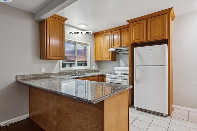 290 2Nd Ave, San Leandro CA: https://media.crmls.org/mediaz/91aa6037-900d-4630-9ed8-9f82c15db3f7.jpg