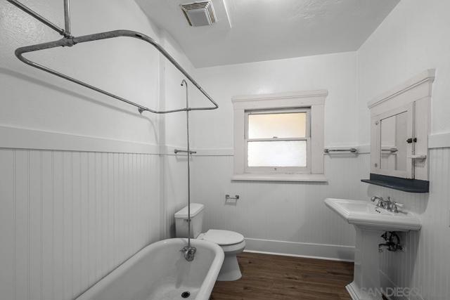 1821 25 Cypress Ave, San Diego CA: https://media.crmls.org/mediaz/91aa9335-88a5-438c-8bd9-59df6be5a8b0.jpg