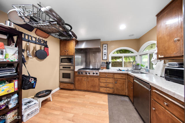 2719 Licia Place, Simi Valley CA: https://media.crmls.org/mediaz/91aad8a8-c0d2-43bf-b9e4-56dedc1d4fed.jpg