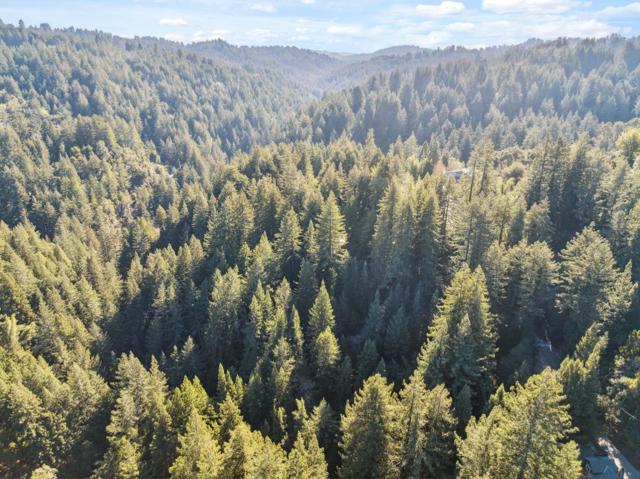 24140 Schulties Road, Los Gatos CA: https://media.crmls.org/mediaz/91aafd34-32b5-4f45-af24-8a47d2671d56.jpg