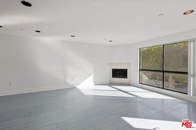 1518 Federal, Los Angeles CA: https://media.crmls.org/mediaz/91aafd62-da10-44a0-ae6c-0d082fca0f54.jpg