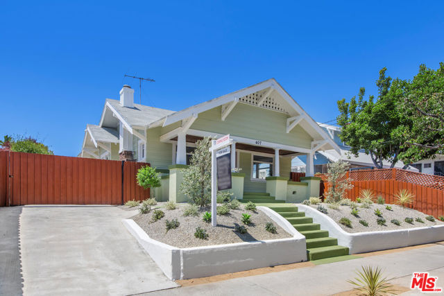 407 N Benton Way, Los Angeles CA: https://media.crmls.org/mediaz/91ab7524-9d5d-44c2-8180-4986b89a6ce8.jpg