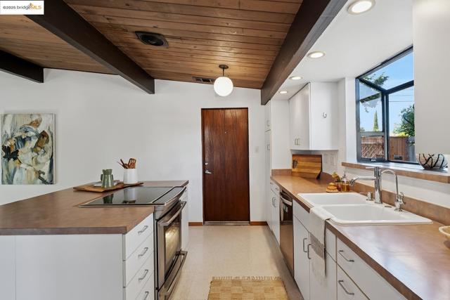 4020 Salem ST, Concord CA: https://media.crmls.org/mediaz/91abcd28-d24a-4412-9a14-67e3224814b8.jpg