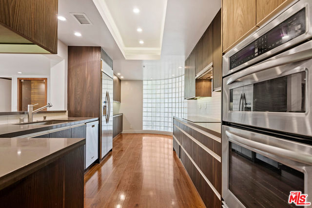 2142 Century Park Lane, Los Angeles CA: https://media.crmls.org/mediaz/91ac7f49-09ef-4460-9e95-58d52eafa500.jpg