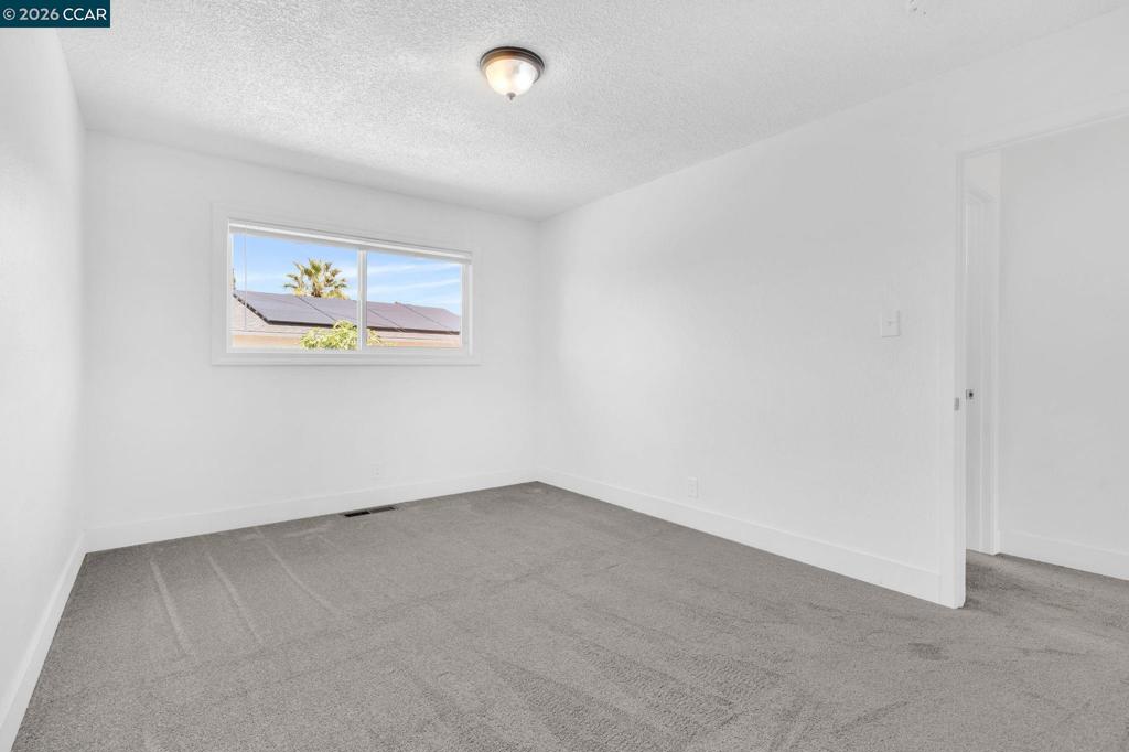 https://media.crmls.org/mediaz/91ad0d01-6b80-47bf-bc9c-614fa7f37e27.jpg?preset=X-Large