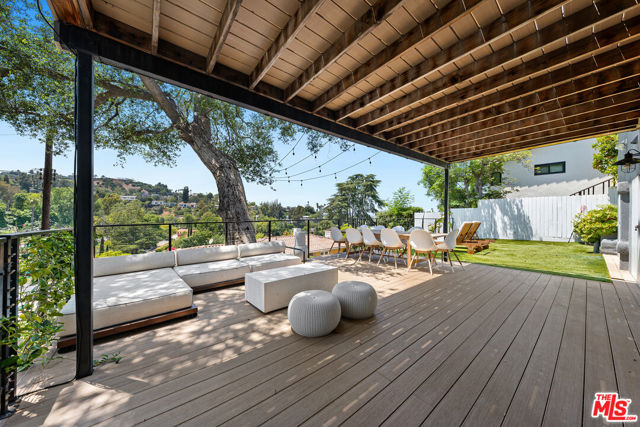 13513 Cheltenham Drive, Sherman Oaks CA: https://media.crmls.org/mediaz/91ad68a8-b315-4169-a1d2-c47acaaa500d.jpg