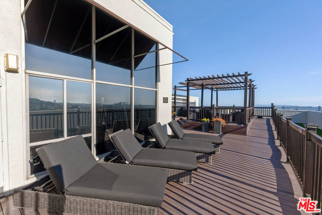 7250 Franklin Avenue, Los Angeles CA: https://media.crmls.org/mediaz/91ad69ce-3f8f-4661-a393-9cb2e48c1872.jpg