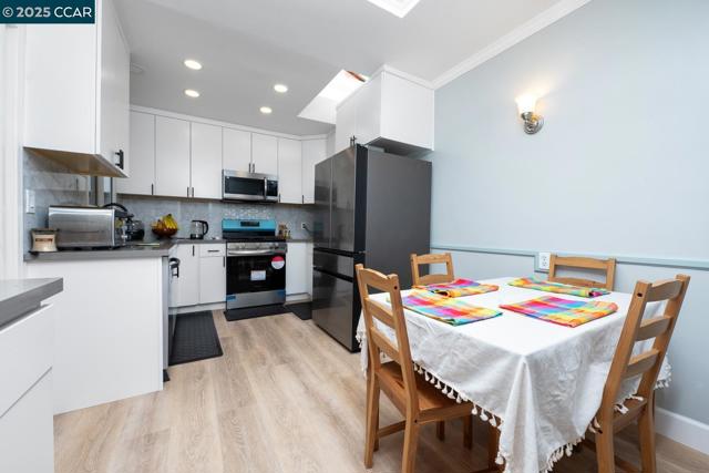 1923 28th Ave, San Francisco CA: https://media.crmls.org/mediaz/91ad9167-71e3-4dab-88f0-8146c56800a5.jpg