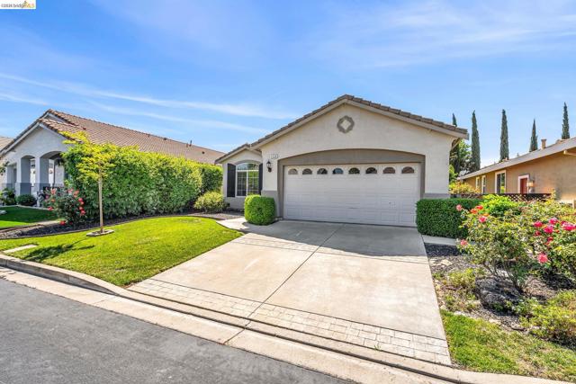 1124 Jonagold Way, Brentwood (CC) CA: https://media.crmls.org/mediaz/91ade9a3-6e0b-42b4-b8a3-77b95dd934be.jpg