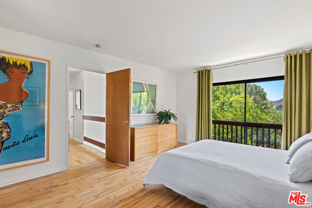 2174 Alcyona Drive, Los Angeles CA: https://media.crmls.org/mediaz/91adefcd-eb73-4468-b91c-ccebb6e84d7a.jpg