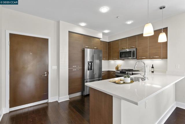 555 Ygnacio Valley Rd, Walnut Creek CA: https://media.crmls.org/mediaz/91ae1176-cdbd-4eec-8c45-a0657b0cdfe8.jpg
