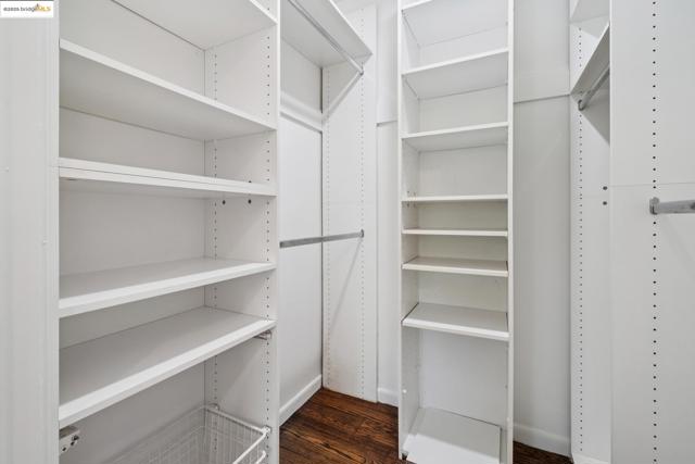 16 Muir Way, Berkeley CA: https://media.crmls.org/mediaz/91ae1e19-7e19-4559-a266-13e1f1133858.jpg