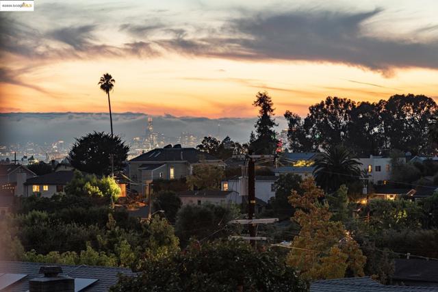 4015 Rhoda Ave, Oakland CA: https://media.crmls.org/mediaz/91ae36ca-35f0-4455-9500-8f1c39b0d6c9.jpg