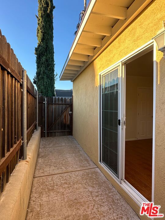 10429 Oro Vista Avenue, Sunland CA: https://media.crmls.org/mediaz/91ae43ac-31a4-4d73-ba01-793abc65ea72.jpg