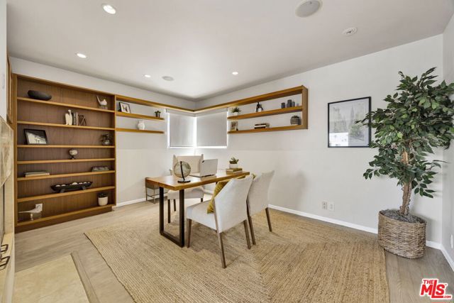7019 E Seaside Walk, Long Beach CA: https://media.crmls.org/mediaz/91ae8767-a932-4721-ab74-e2ef64e4e32c.jpg