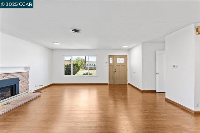 1566 Mann Dr, Pinole CA: https://media.crmls.org/mediaz/91aee095-efe4-46a9-a600-a7311d87ffc9.jpg
