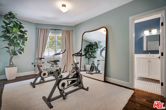 14071 Roblar Road, Sherman Oaks CA: https://media.crmls.org/mediaz/91af0010-c164-419c-ac17-2e2c66f6be55.jpg
