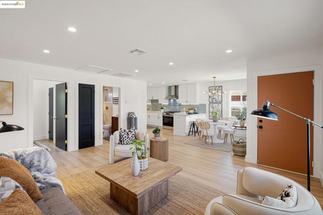 278 Cairo Rd, Oakland CA: https://media.crmls.org/mediaz/91af05c6-69e4-4edf-ada3-8063b7be8bb4.jpg