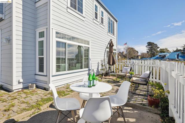 Image 3 of 55 For 306 Commodore Dr