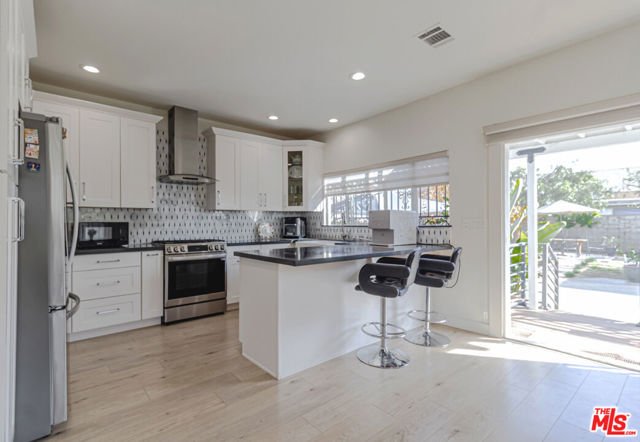 1026 Westchester Place, Los Angeles CA: https://media.crmls.org/mediaz/91af6827-39f1-4a3f-b9eb-1a862813956c.jpg