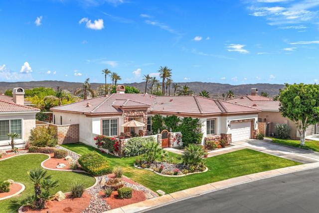 79976 Castille Drive, La Quinta CA: https://media.crmls.org/mediaz/91af84f0-b256-4462-8955-1fd752507014.jpg
