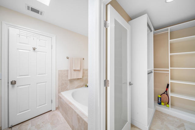 43512 Via Magellan Drive, Palm Desert CA: https://media.crmls.org/mediaz/91afbdd4-b13c-4252-944b-63ab4aec4eac.jpg
