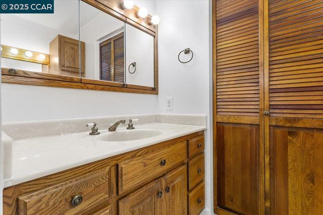 16080 Via Del Sol, San Lorenzo CA: https://media.crmls.org/mediaz/91b0e23e-28a1-4c3e-a563-bc9d01fe4b07.jpg