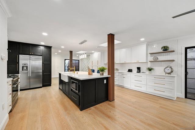 4367 Summit Dr, La Mesa CA: https://media.crmls.org/mediaz/91b1328d-03d3-43f5-ab83-e8047928bdf9.jpg