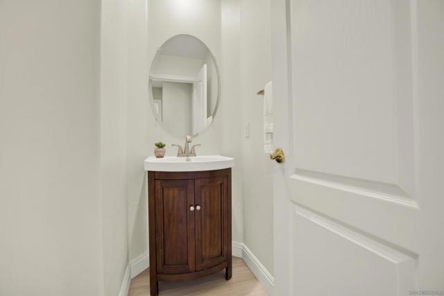 7301 Seafarer Pl, Carlsbad CA: https://media.crmls.org/mediaz/91b13382-0e3d-49c7-945d-5373ec35a9e2.jpg