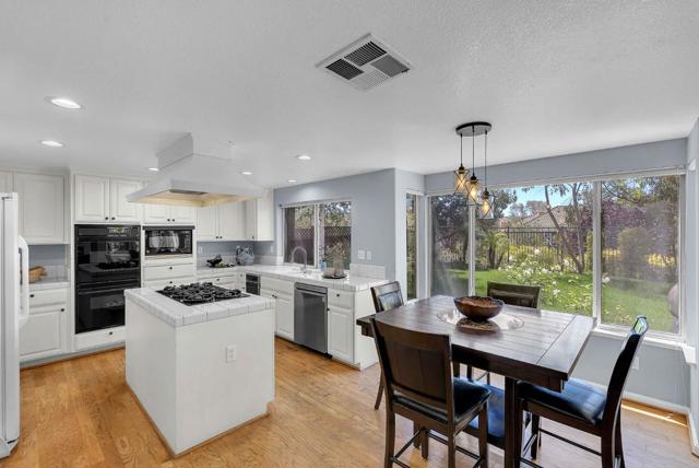 5451 Ligurian Drive, San Jose CA: https://media.crmls.org/mediaz/91b1401e-9045-44b8-819c-64bdec745a98.jpg