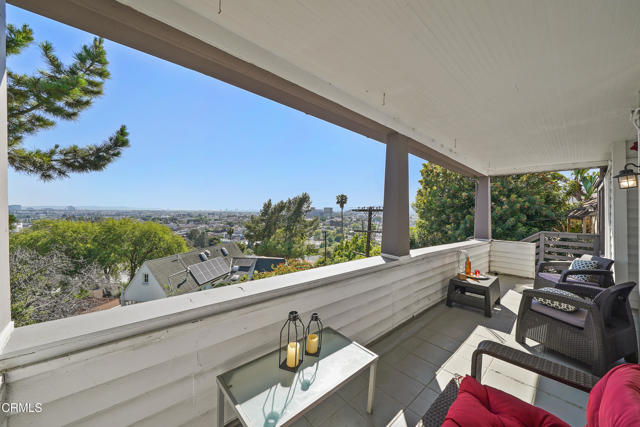 Detail Gallery Image 6 of 36 For 3961 Cumberland Ave, Los Angeles,  CA 90027 - 3 Beds | 2 Baths