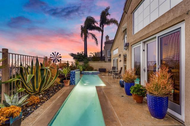 2352 Rock Crest Gln, Escondido CA: https://media.crmls.org/mediaz/91b1df31-26ca-43f3-a6ba-944ccd47f4cf.jpg