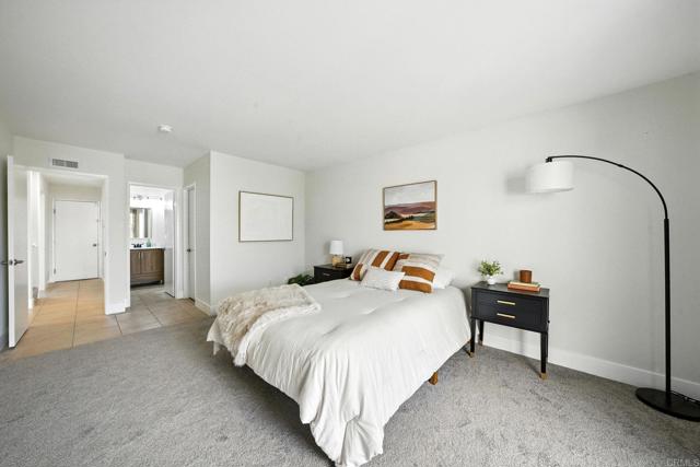 801 Caminito Azul, Carlsbad CA: https://media.crmls.org/mediaz/91b24af8-31dd-44a2-af9a-08b3e433fefe.jpg
