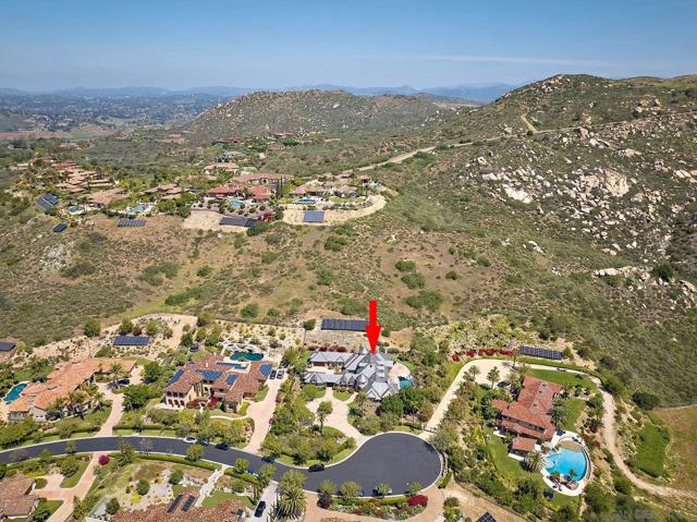 14460 Cheyenne Trl, Poway CA: https://media.crmls.org/mediaz/91b26a5c-53f0-4217-af43-cef955d3825b.jpg