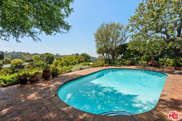 3314 Wonder View Drive, Los Angeles CA: https://media.crmls.org/mediaz/91b359fb-717f-4a59-8db5-111cc5d1a487.jpg