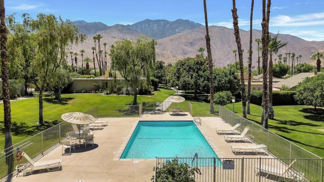 1665 S La Reina Way, Palm Springs CA: https://media.crmls.org/mediaz/91b3c1ff-7b66-4578-98ad-1e3c4d916279.jpg